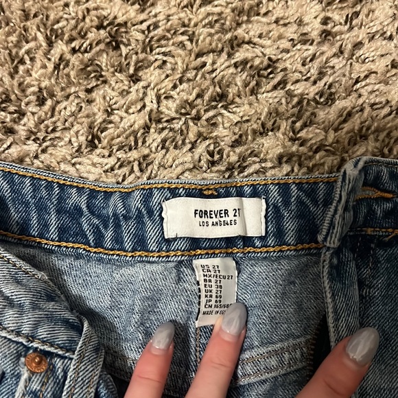 Forever 21 denim shorts - Picture 3 of 3